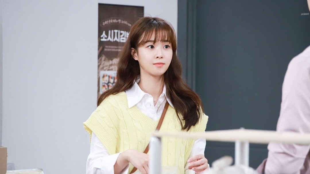 choiyebins's tweet photo. JWide company posts behind the scenes of yebin from #ItsBeautifulNow 😇🤍🍰🕊

#ChoiYebin #최예빈 https://t.co/FbPMlS7GlT