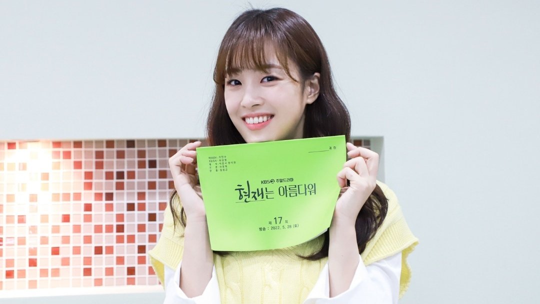 JWide company posts behind the scenes of yebin from #ItsBeautifulNow 😇🤍🍰🕊

#ChoiYebin #최예빈