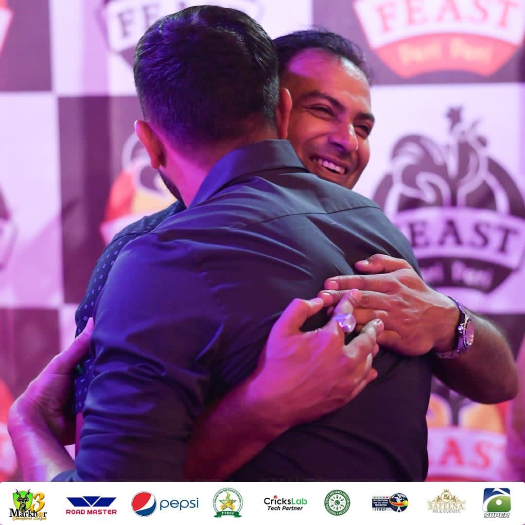 MarkhorLeague's tweet photo. CEO of Markhor Champions League &amp; ex international cricketer Muhammad Khalil met Wahab Riaz at the grand opening ceremony of the Feast Peri Peri in Lahore. Preparations ahead of Markhor Champions League 2022 are underway!  #MCL022 #Crickslab #jeetkaydikha #feastperiperi https://t.co/jaaqqnybrU