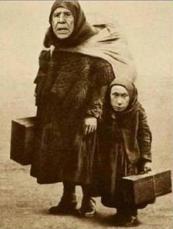 Goodnight #Ukraine. Have you seen these people? If sighted, please report them to the authorities, as they're wanted for war crimes. Last seen hiding in a Moscow bunker &amp; blaming everyone else for Russia's misfortunes.