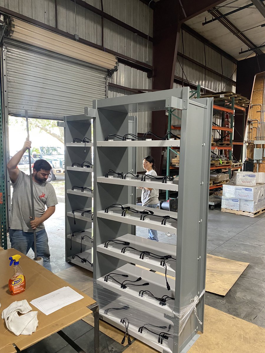 MichaelCBurns's tweet photo. Sold these bad boys to a customer today. Custom for him. Usually we do much smaller but he has a lot of beautiful ASICS. Made of steel, built in power and Ethernet #bitcoin https://t.co/MPvNSl2r0W