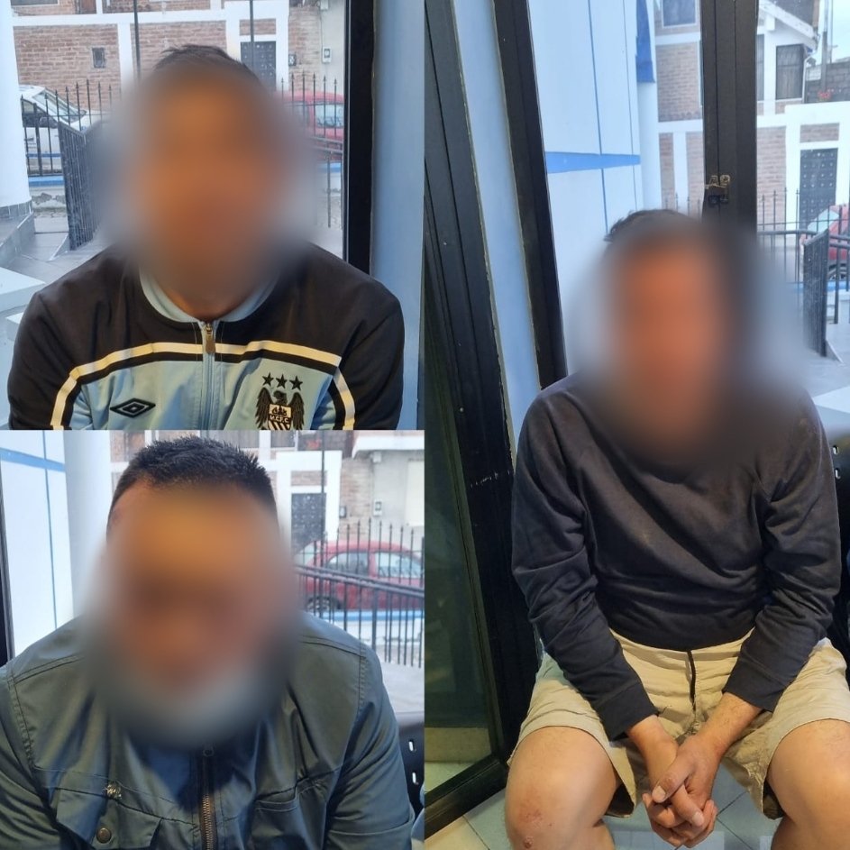 PoliciaEcuador's tweet photo. CERO IMPUNIDAD 

Aprehendimos a presuntos implicados en delito de robo a entidad financiera, en Saquisilí #Cotopaxi

Los 3 policías están a orden de la autoridad competente, no permitiremos que quienes traicionen su juramento de servicio continúen en nuestras filas
#Transparencia https://t.co/CELAyGbnxR