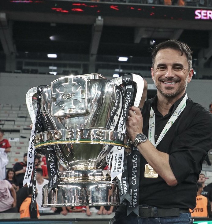 Falagalo13's tweet photo. ⚡ O @Atletico está concorrendo em seis categorias no prêmio Confut, entre eles o Manto da Massa, o melhor diretor executivo, no caso Rodrigo Caetano, além de outras 4 categorias.
VOTE E COMPARTILHE
https://t.co/ZKBXDDEDcJ
#FalaGalo #Confut https://t.co/dlfAfsfh5r