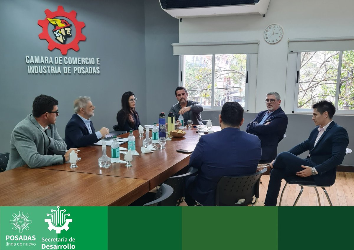 aguilarclaudiok's tweet photo. Junto Martín Echenique y Gustavo Barutta, mantuvimos una reunión con el Pte. de la @CamaraPosadas @guelman_sergio, y representantes del Grupo @BancoGalicia, con el objetivo de avanzar en futuras colaboraciones en el marco del programa #InvestPosadas. @LaloStelatto @muniposadas https://t.co/pfMqEPMjyF