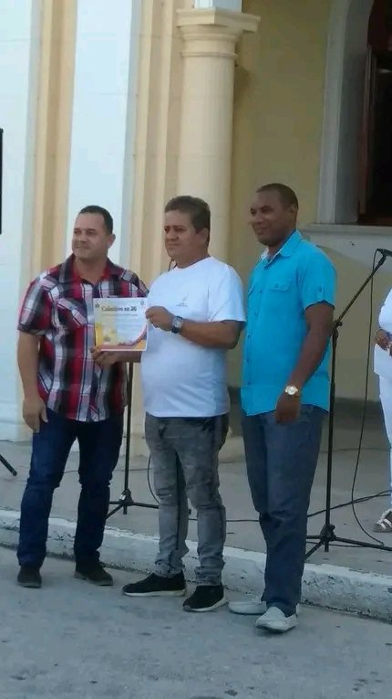EmpanUeb's tweet photo. Reconcimiento recibido por todos trabajadores de UEB cubana del pan granma ,mas comprometido con el pueblo ,con Revolucion y Fidel #Cuba vive y trabaja #Provincia granma #Vomos con todo #Viva 26 de julio https://t.co/mig3tBAMts