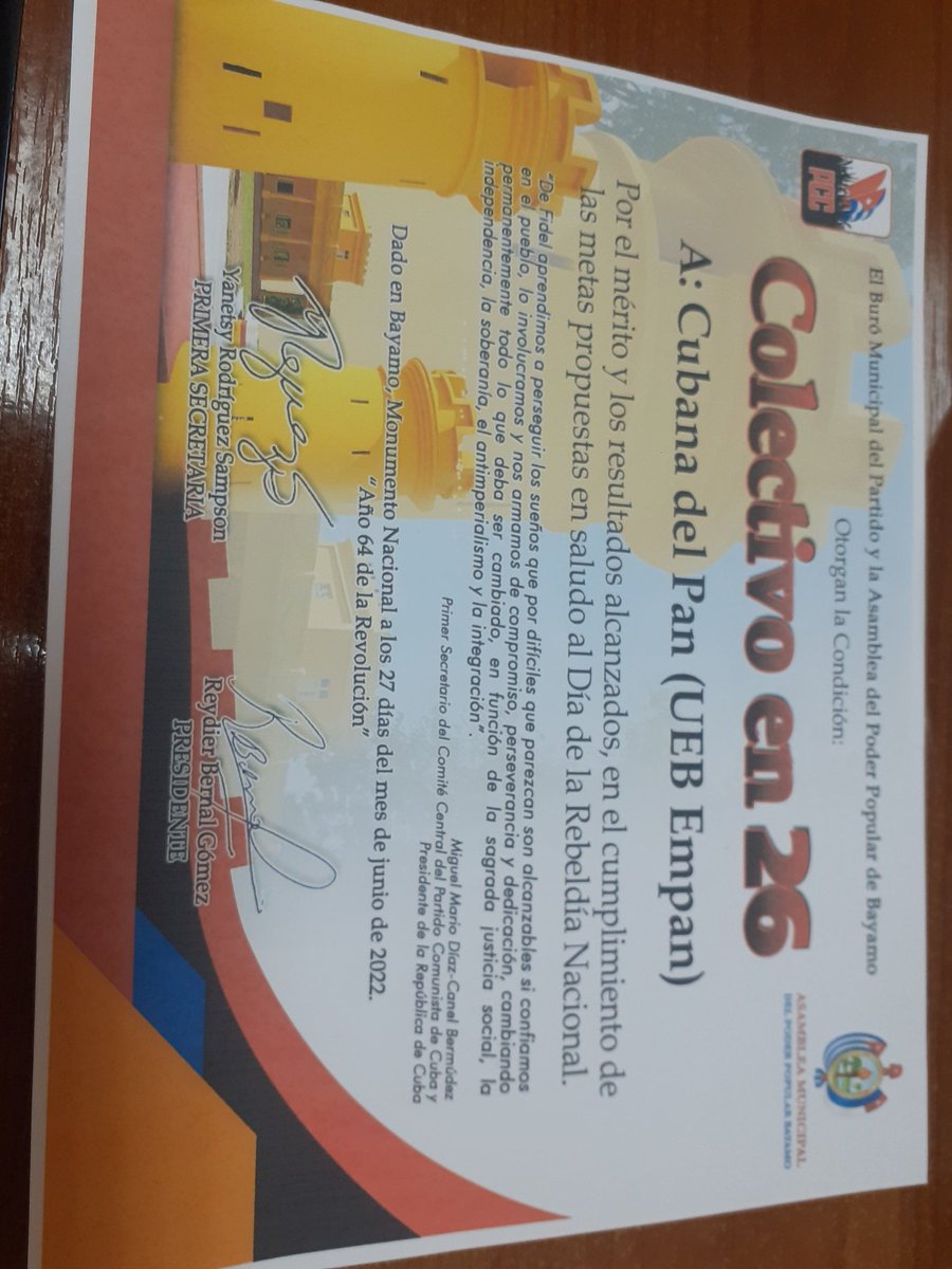 EmpanUeb's tweet photo. Reconcimiento recibido por todos trabajadores de UEB cubana del pan granma ,mas comprometido con el pueblo ,con Revolucion y Fidel #Cuba vive y trabaja #Provincia granma #Vomos con todo #Viva 26 de julio https://t.co/mig3tBAMts