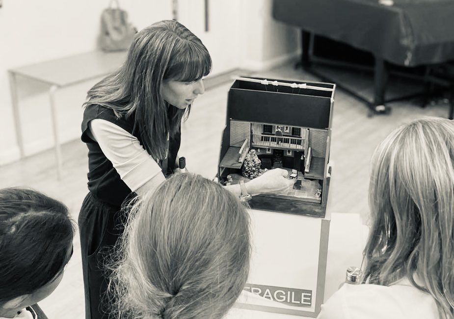 katieliasdesign's tweet image. Great day making model boxes with the fantastically creative  ⁦@BrightonGirls⁩ today! 60 wonderfully individual designs for the same play in just 4 hours #theatredesign #setdesign #modelworkshop