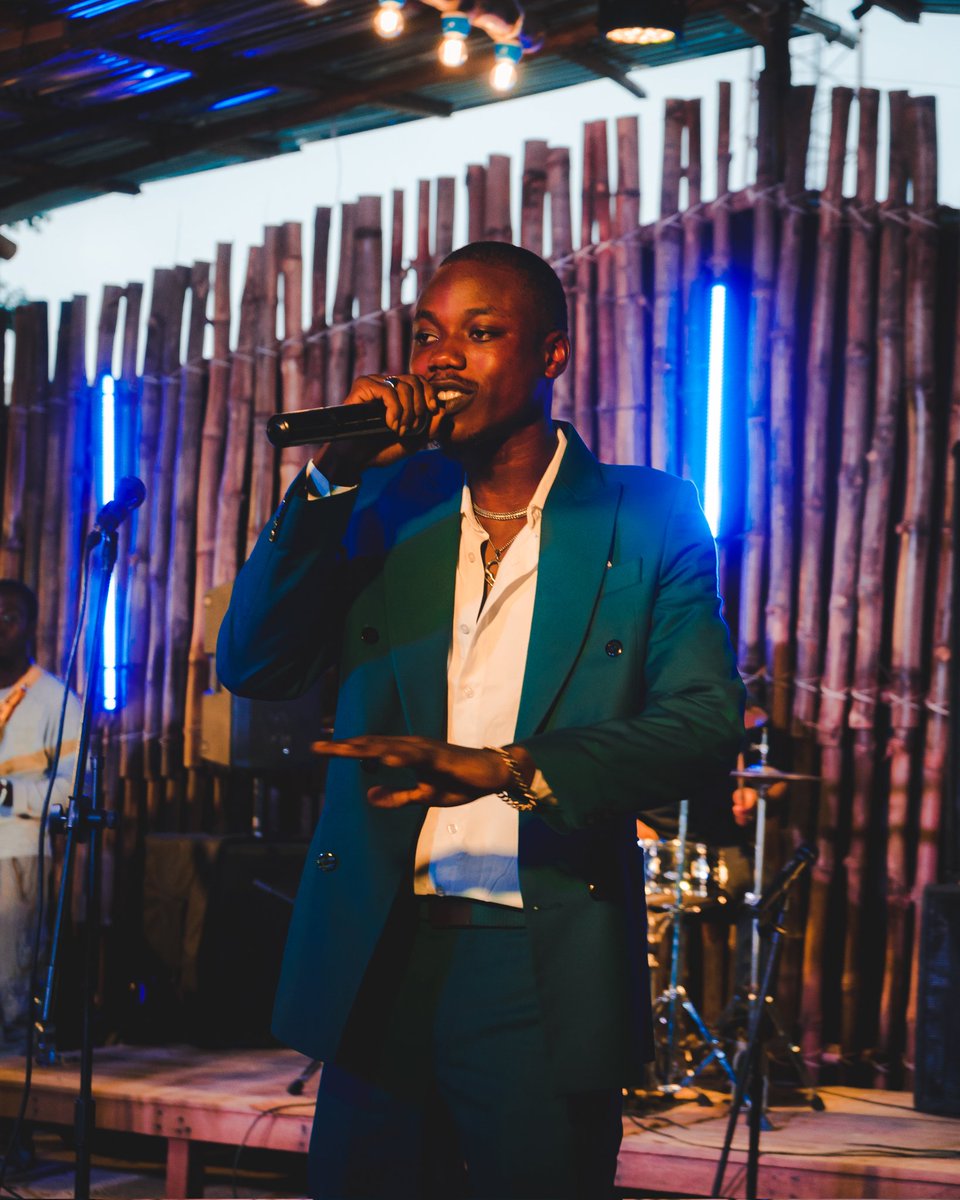 TOYEisawesome's tweet photo. Felt like magic on stage. 
MakeMusic Ibadan, thank you for having us. https://t.co/voxQt2LhgE