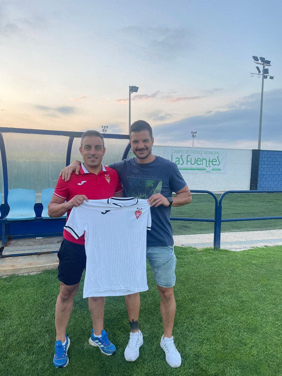 ASPEUDoficial's tweet photo. Tenemos nuevo mister y coordinador F11!!! 🤍🖤🤍💪🏽💪🏽💪🏽 @theman_u_s_a https://t.co/aKRUYteJDY