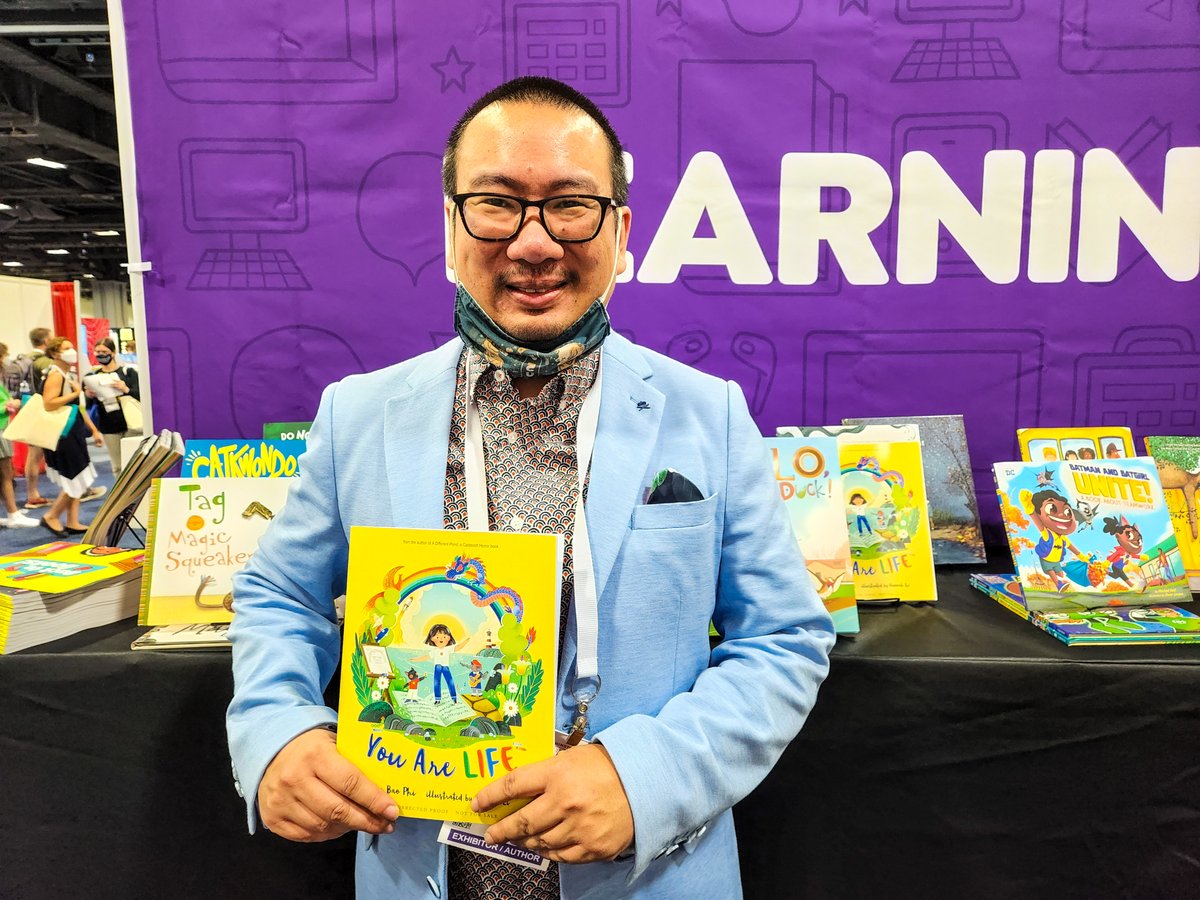 CapstonePub's tweet photo. What an incredible weekend of #ALAAC22 !!! Thank you everyone who stopped by for a signed book, giveaway, or just to say "hi!" π
Shout out to #BaoPhi, #JayAlbee, @AuthorLauraGehl, and @KTDidz! https://t.co/qyKfWq2sno