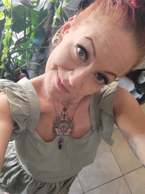 Would you hire me, then bend me over in this cute little dress?? https://t.co/oP6yeYZzn7<a href="/tag/pleasefuckme"class="tags"><span>#pleasefuckme</span></a>