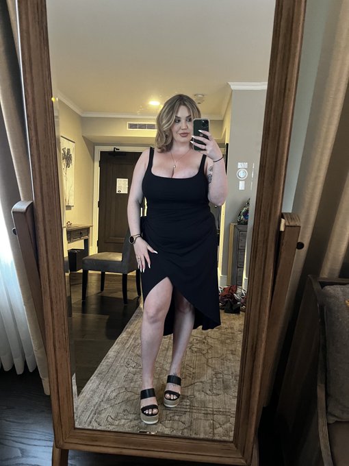 Who wants to be my wedding date ❤️ https://t.co/M16b3fEVLc