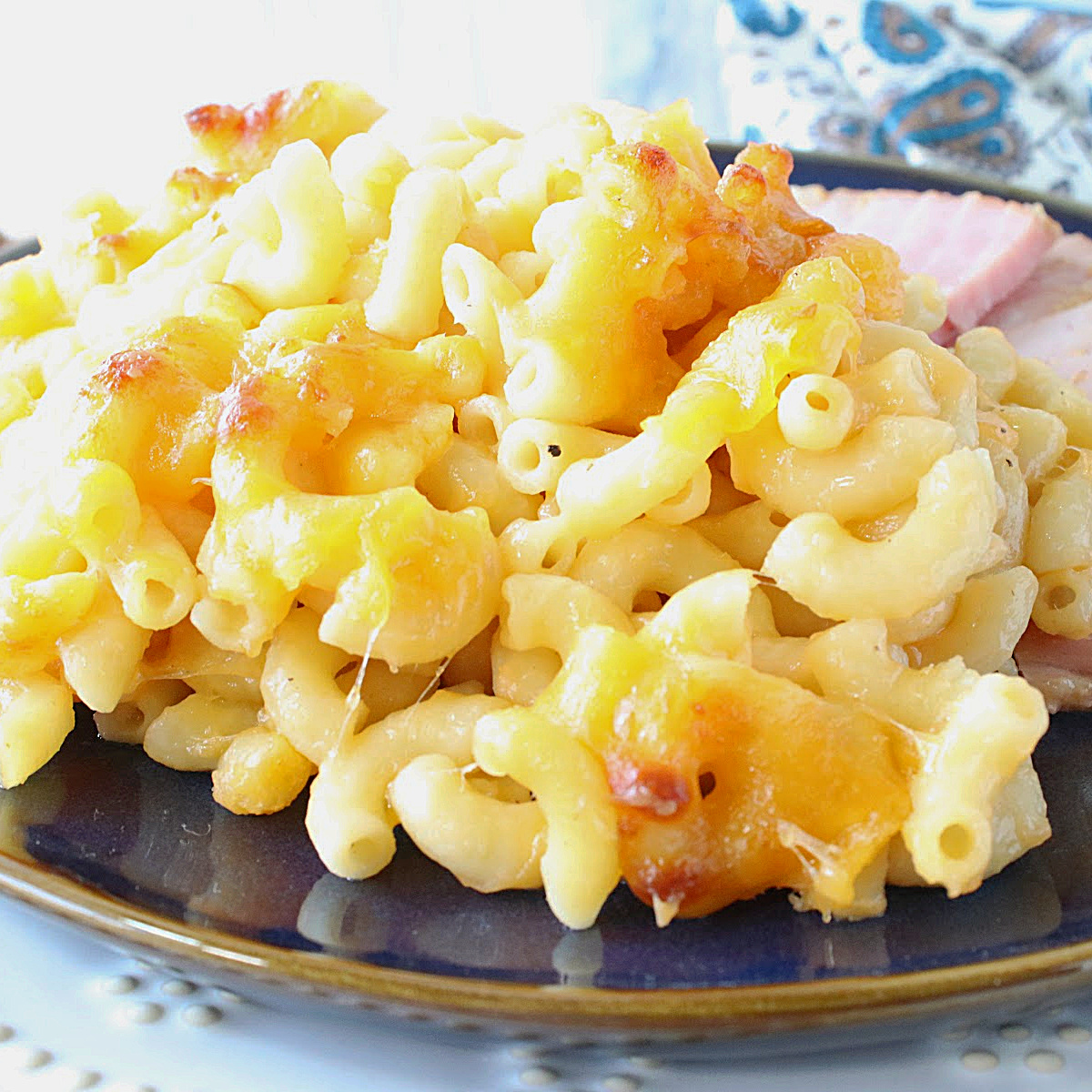 This ALFREDO MAC AND CHEESE is one of the best macaroni and cheese recipes you'll ever have. It's a cheese and a wine lover's dream come true, and it's easy to make too!! bit.ly/3nmmLiO
#macandcheese #sidedish #bbqsidedish