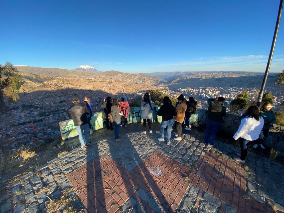 El pasado fin de semana hicimos un recorrido por las diferentes mesetas de La Paz. En esta oportunidad visitamos el Mirador 27 de mayo para disfrutar de la vista del área urbana y el imponente Illimani. 
¡Gracias por ser parte de esta actividad!
#LaPazCiudadEnMovimiento
