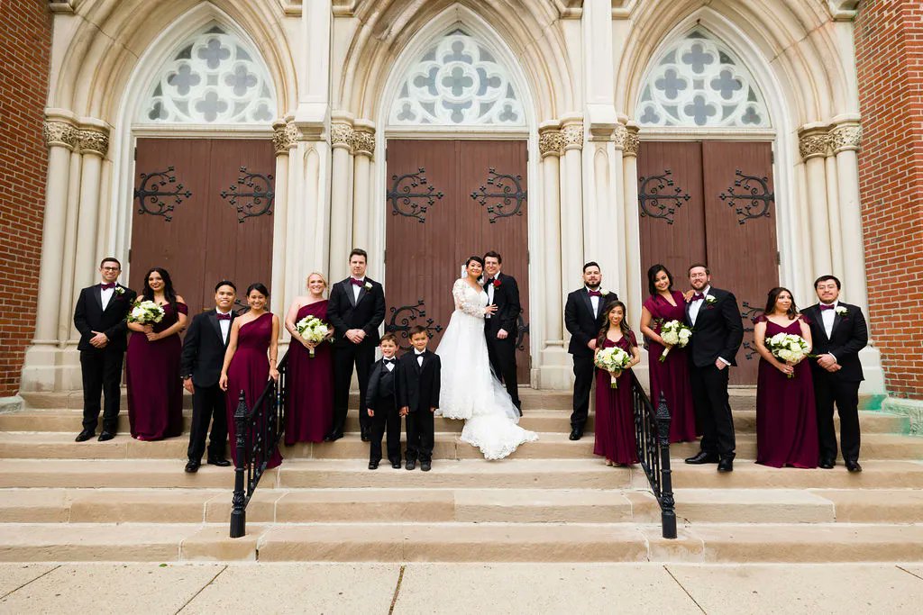 ANNIE + BILLY | We photographed Annie's sister's wedding a year ago and were overjoyed to get to catch up with everyone. We love their attention to beautiful details and how amazing they are on the dance floor!

Having a wedding soon? Contact us today buff.ly/3Lqzk6a