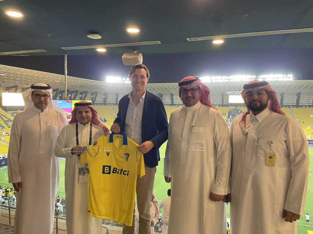 BenHarburg's tweet photo. تهانينا لنادي النصر بالفوز  وشكرا للرئيس لاستضافتي @AlNassrFC @musalli9 @Cadiz_CFArab https://t.co/zZcNJAk0QQ