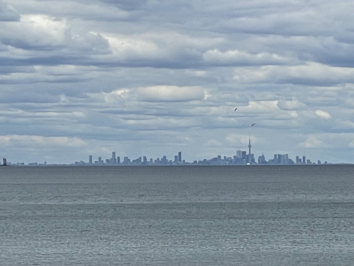amerrao's tweet photo. Welcome To Toronto 🇨🇦 19 c #downtown_view from #Oakville #realtor #cntower #welcometotoronto #monday #june #lakeontario https://t.co/3qjS2kt5Mb
