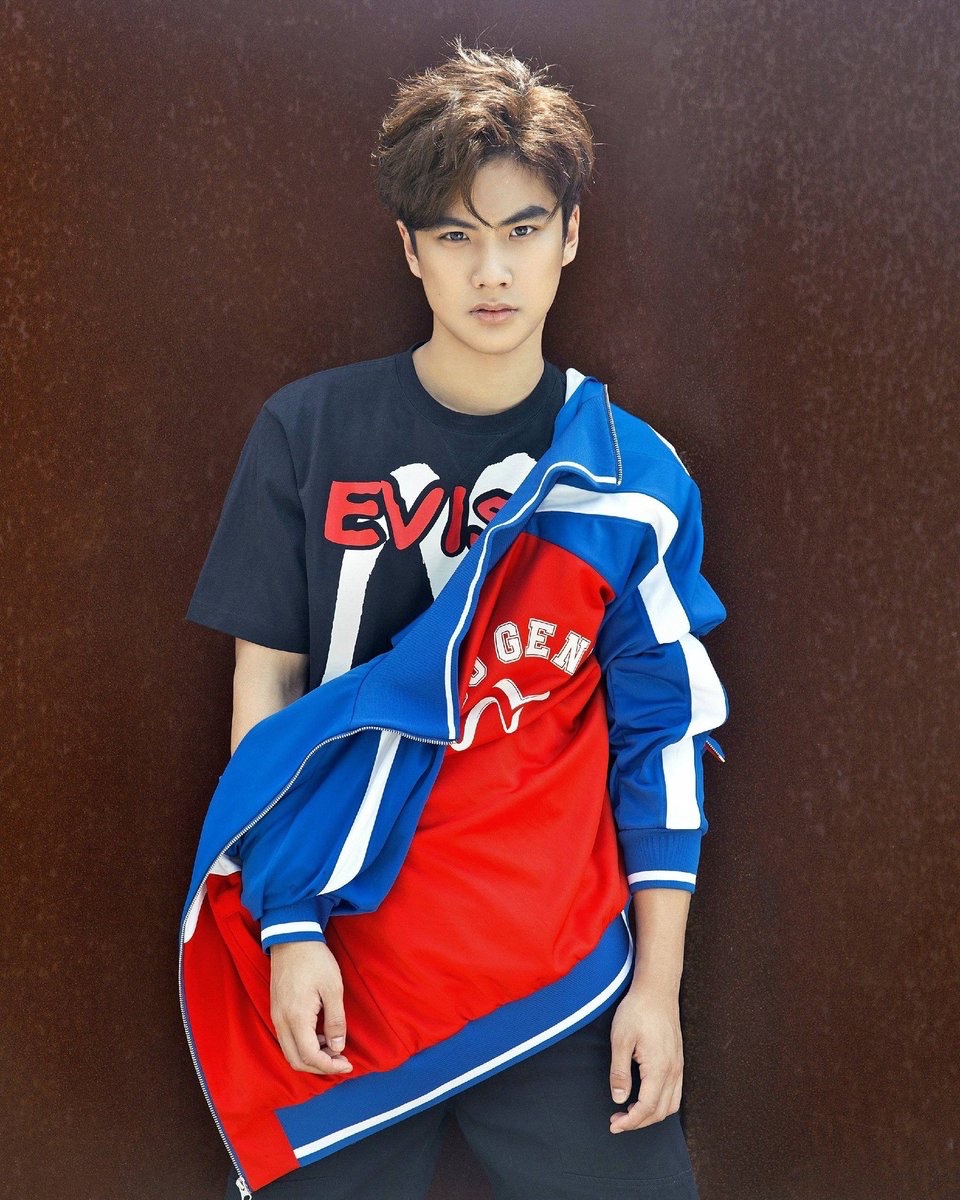 ohmpawatthourly's tweet photo. 07.07.2017 #easymagazine

#ohmpawat ♡ @ohmpawatt https://t.co/8hL2uDljJZ