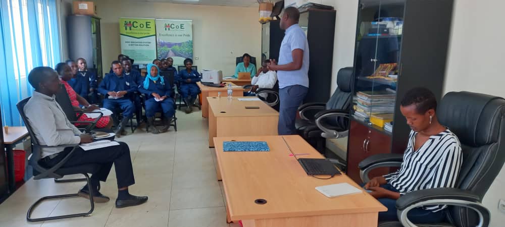 HcoeIsrael's tweet photo. Following an MoU between @RwandaAgriBoard and @kilimoEAC to collaborate on training &amp; creation of employment opportunities for rural youth in agribusiness under R-YES project, a 1st cohort started its one month training on Operation&amp;maintenance of field irrigation at @HcoeIsrael https://t.co/PyOOxkN6xD