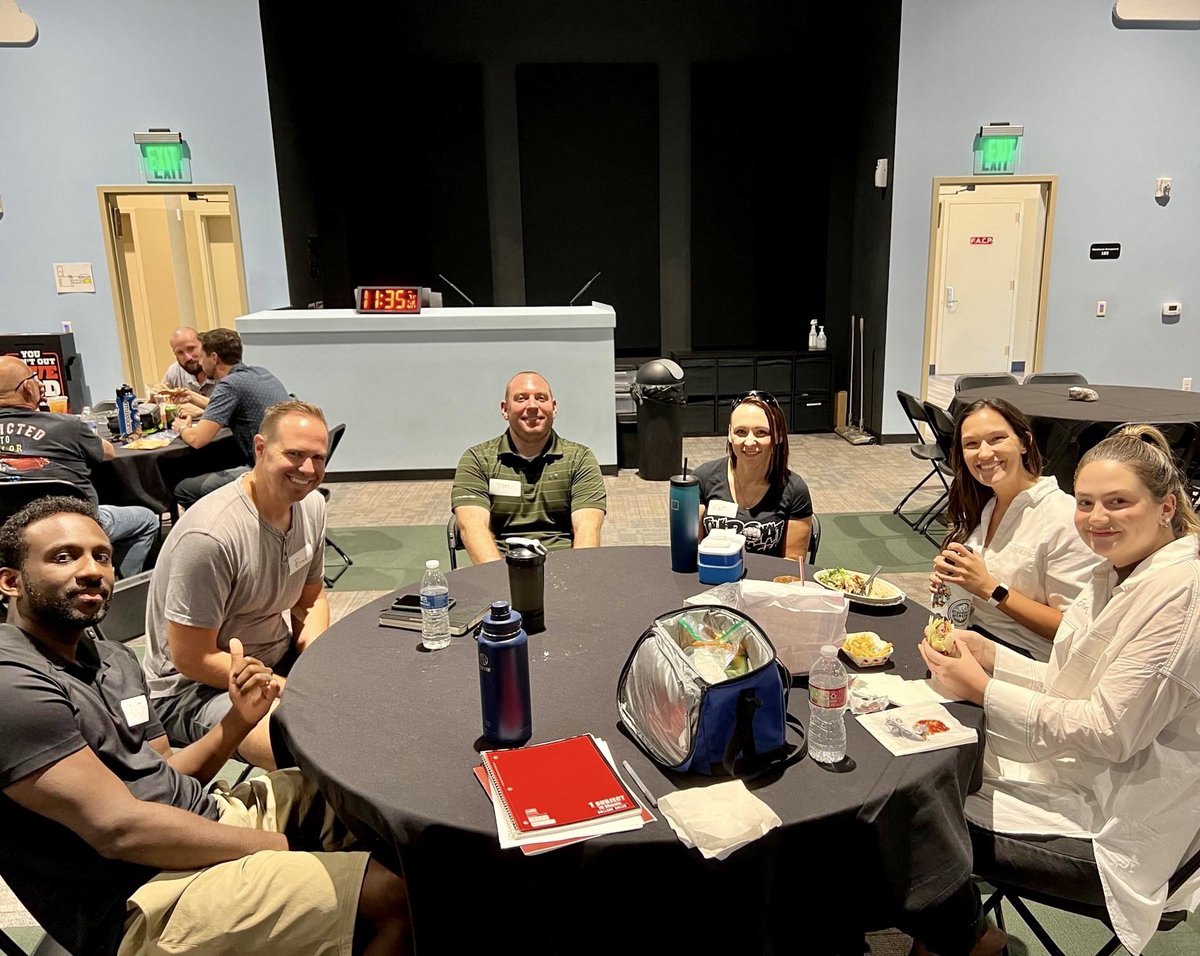 Small Group Network 🏘️ tweet media