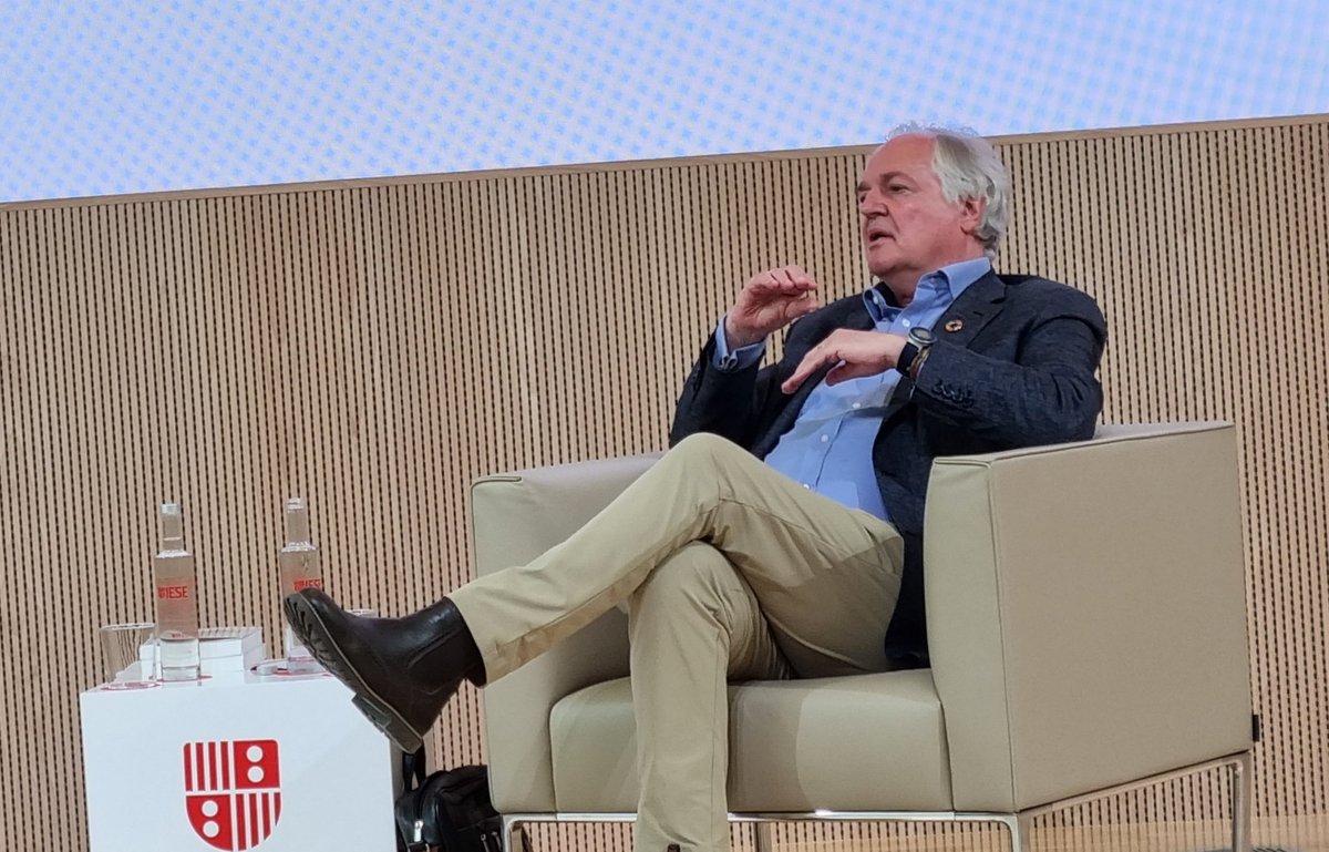 luiggitebe's tweet photo. @PaulPolman ha dado la sesión de @iesealumni del Center for Public Leadership and Government de @iesebschool de este fin de curso.
ILUSIONADO con su exposición sobre el #valor de los #valores por encima de la rentabilidad para el accionista como generador intangible de beneficios https://t.co/crIsM7pqzQ