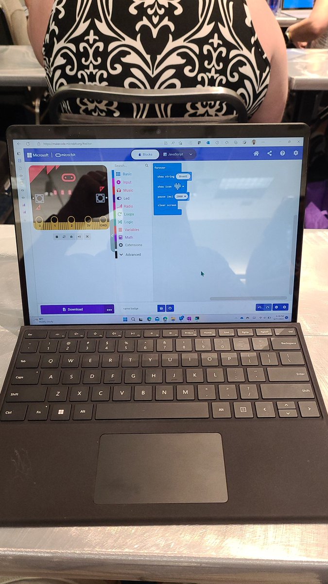 Thrasher114's tweet photo. #ISTELive #Onerandomwinner @TeacherCoats @Sonal_EDU @SBCSS_EdTech @KatieHenryDays @microbit_edu we had fun learning about Microbit and fun project ideas for students https://t.co/AKeGKqj4U8