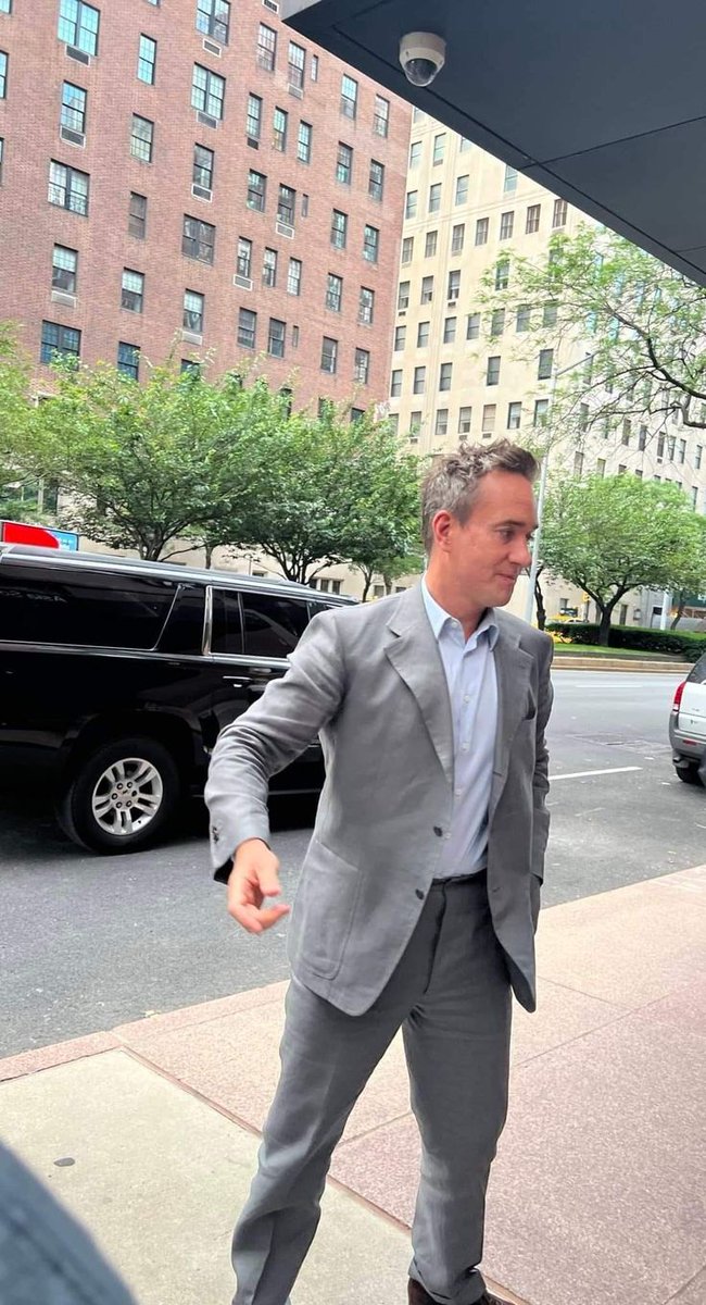 prudencehasfun's tweet photo. Some gorgeous recent pictures of Matty Macfaddie, pulling some of his charm after arriving at Emmy Event.
Love the grey 🔥
#matthewmacfadyen #macfadyen #succession #operationmincemeat #actors #MMT https://t.co/0PTUopTeRn