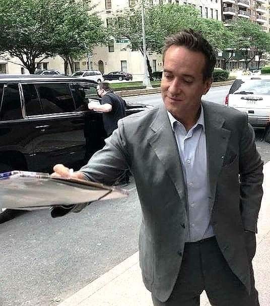 prudencehasfun's tweet photo. Some gorgeous recent pictures of Matty Macfaddie, pulling some of his charm after arriving at Emmy Event.
Love the grey 🔥
#matthewmacfadyen #macfadyen #succession #operationmincemeat #actors #MMT https://t.co/0PTUopTeRn