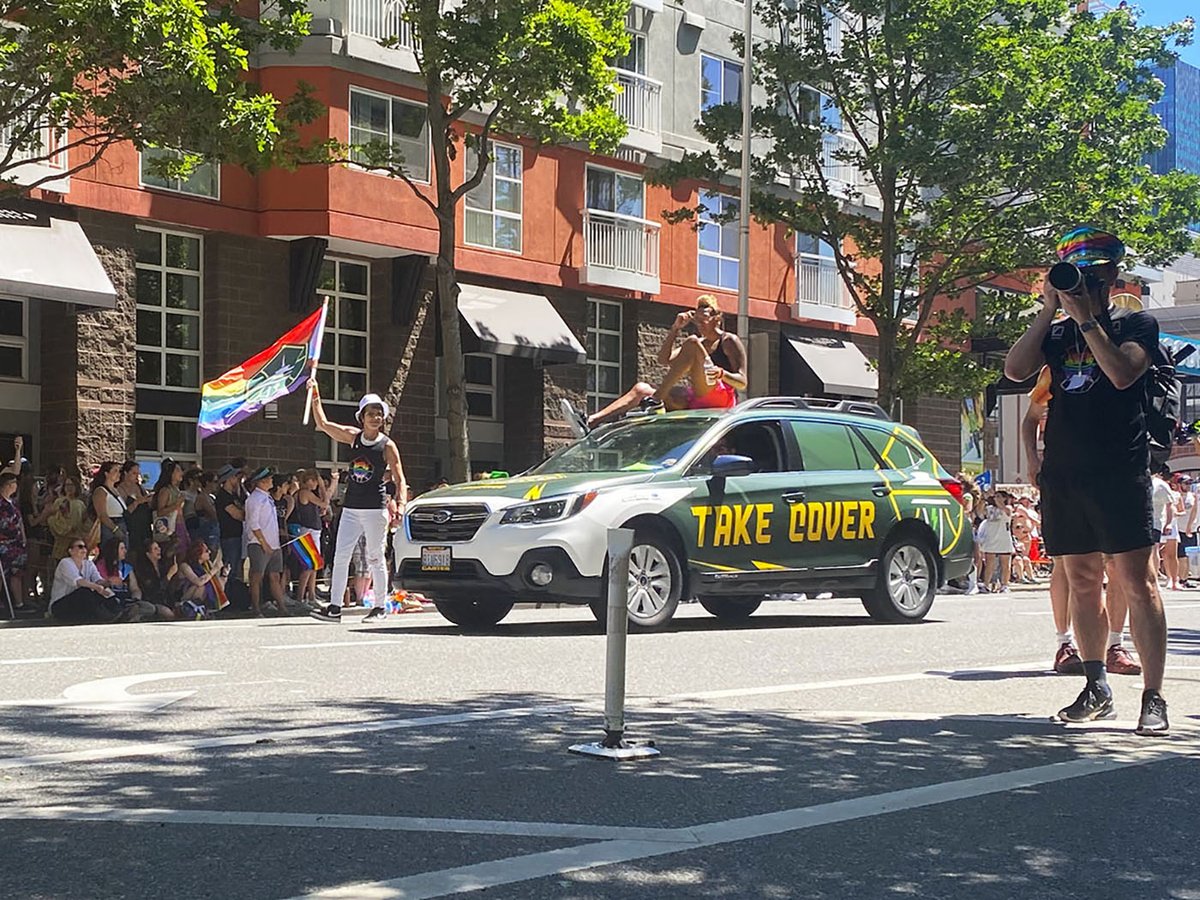 _supergraphics's tweet photo. The wrap we completed for the Seattle Storm was spotted at the Seattle Pride Parade 2022! 🏳️🌈 Take Cover ⛈
#SuperGraphics #Seattle #TakeCover #SeattleStorm #WNBA #SeattlePride #SeattlePrideParade #Pride2022 #PrideMonth #FleetWrap #VehicleWrap #FleetGraphics #GraphicInstallation https://t.co/qY1FJxpJ9E