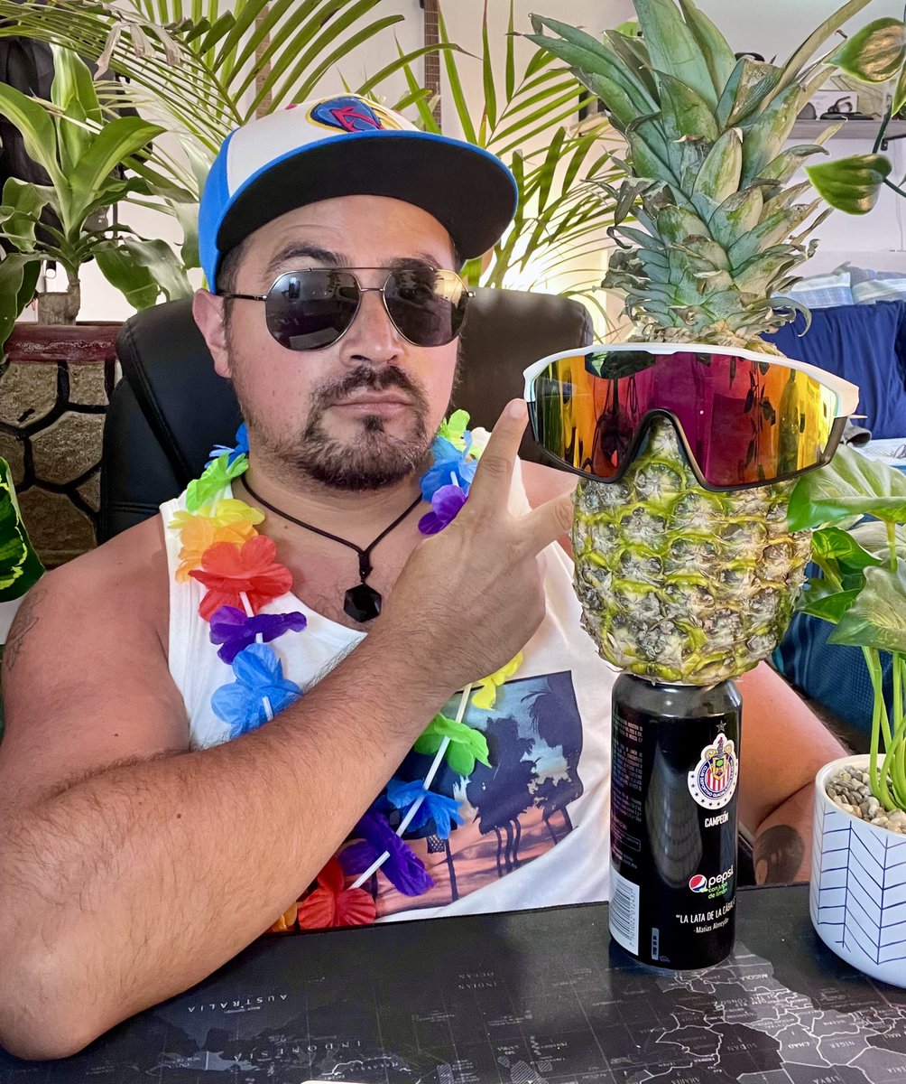 scobr's tweet photo. Hello Firebasers!!! Have a nice #BYPTWD celebration... Greatings from a beach paradise (some jealous people will say that I'm in my room 😂) #BringYourPineappleToWorkDay https://t.co/UWv8kC6Twb