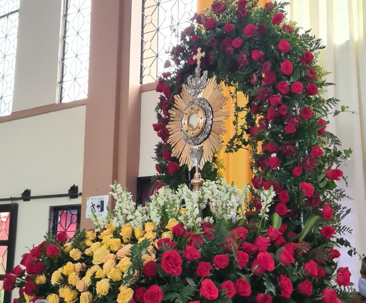RCCCartagena's tweet photo. Damos gracias al Señor por la #FiestaArquidiocesana2022 que hemos vivido hoy.

En nuestra Casa de Oración María de Nazareth se realizó el encuentro de la Zona Sexta. Una verdadera mañana de oración y adoración con Jesús Eucaristía.

@ARQUICARTAGENA https://t.co/MAukoP2TiM
