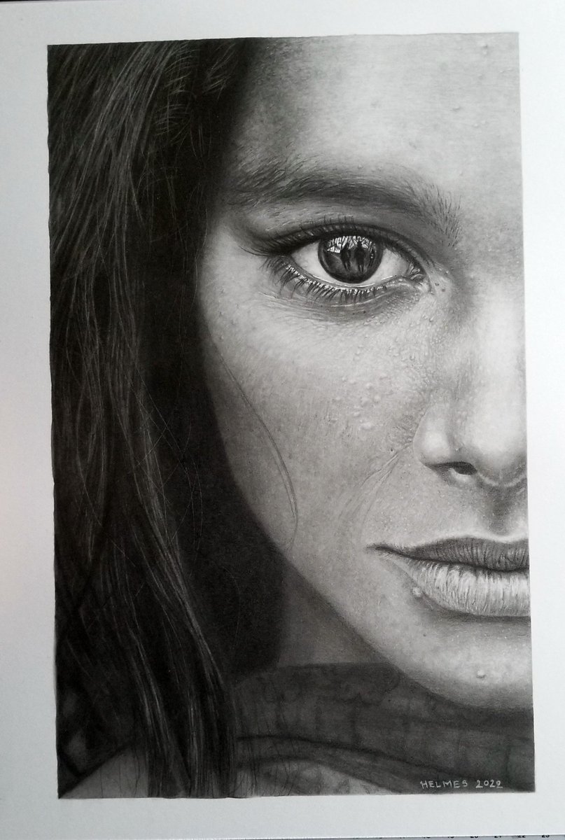 HelmesJeff's tweet photo. A portrait I recently completed. 
#hyperrealisticart #portrait #realisticdrawing #graphitedrawing https://t.co/JsUcWiJ7qi