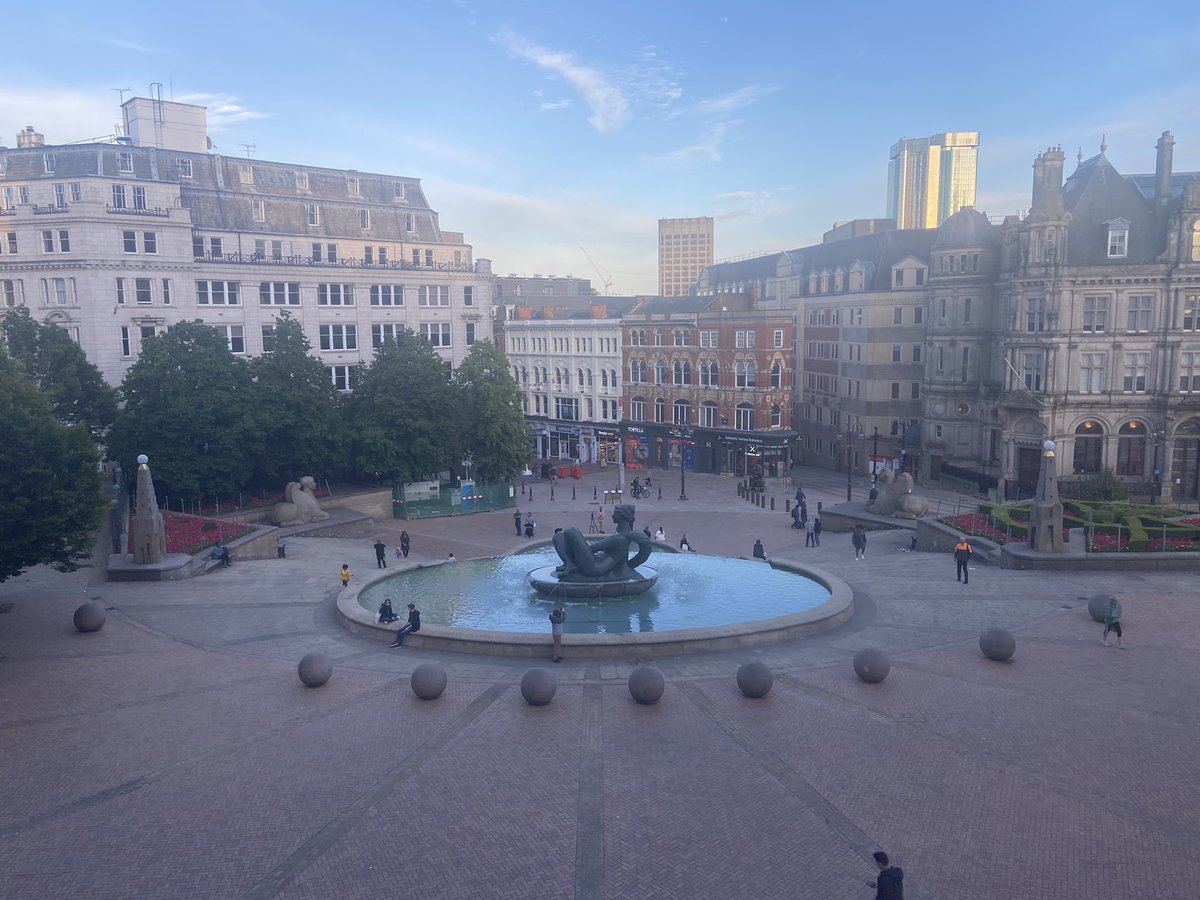 stanchers's tweet photo. Just because the official mentoring @JSchofieldTrust finishes the relationship doesn’t 🤩
So great to see my(award-winning) mentee @naomi_desouza smashing it
And what better event than a truly brilliant love letter to #Birmingham by the @MrCaseyBailey #BeBrum @BhamCityCouncil https://t.co/Q5wMysyLt8