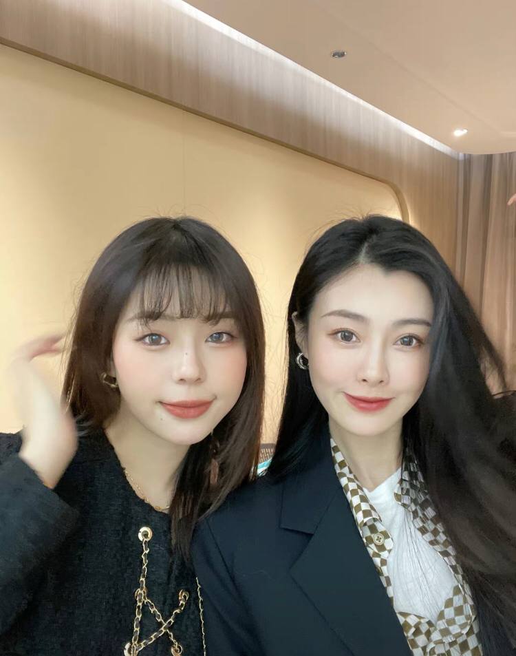 imthebomba3's tweet photo. Friends are like stars, constantly coming and going, but the ones that stay burn as bright as the sun🤍🤍 https://t.co/4FFqTJwoo7