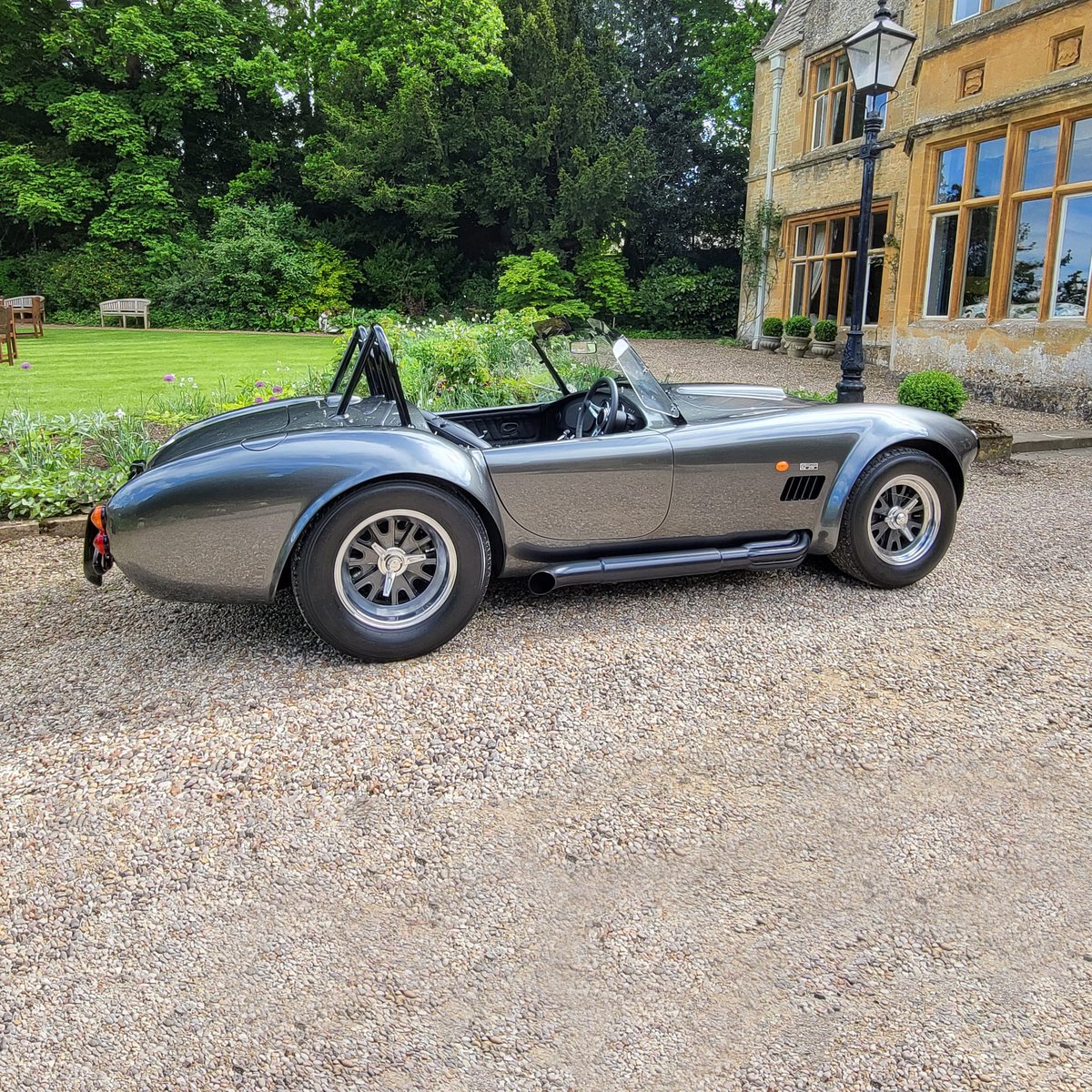 accarsofficial's tweet photo. We just proudly delivered one of the last AC Cobra Superblower from the previous generation!
Get more information about the next AC Cobra GTR 🇬🇧 👉https://t.co/gzZqLlHzrO
#accars #accobra #superblower https://t.co/PM3FPEtvdd