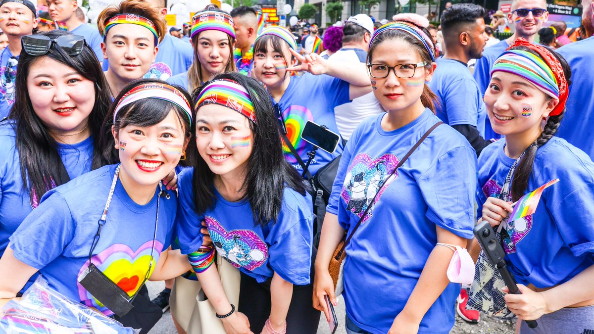 RBC's tweet photo. We are thrilled to have had hundreds of RBCers join together to walk in the first Toronto Pride Parade since 2019! Thank you to everyone for showing their #RBCPride365 in support of the 2SLGBTQ+ community. #SpeakUpForInclusion https://t.co/qTGCbJ4e4P