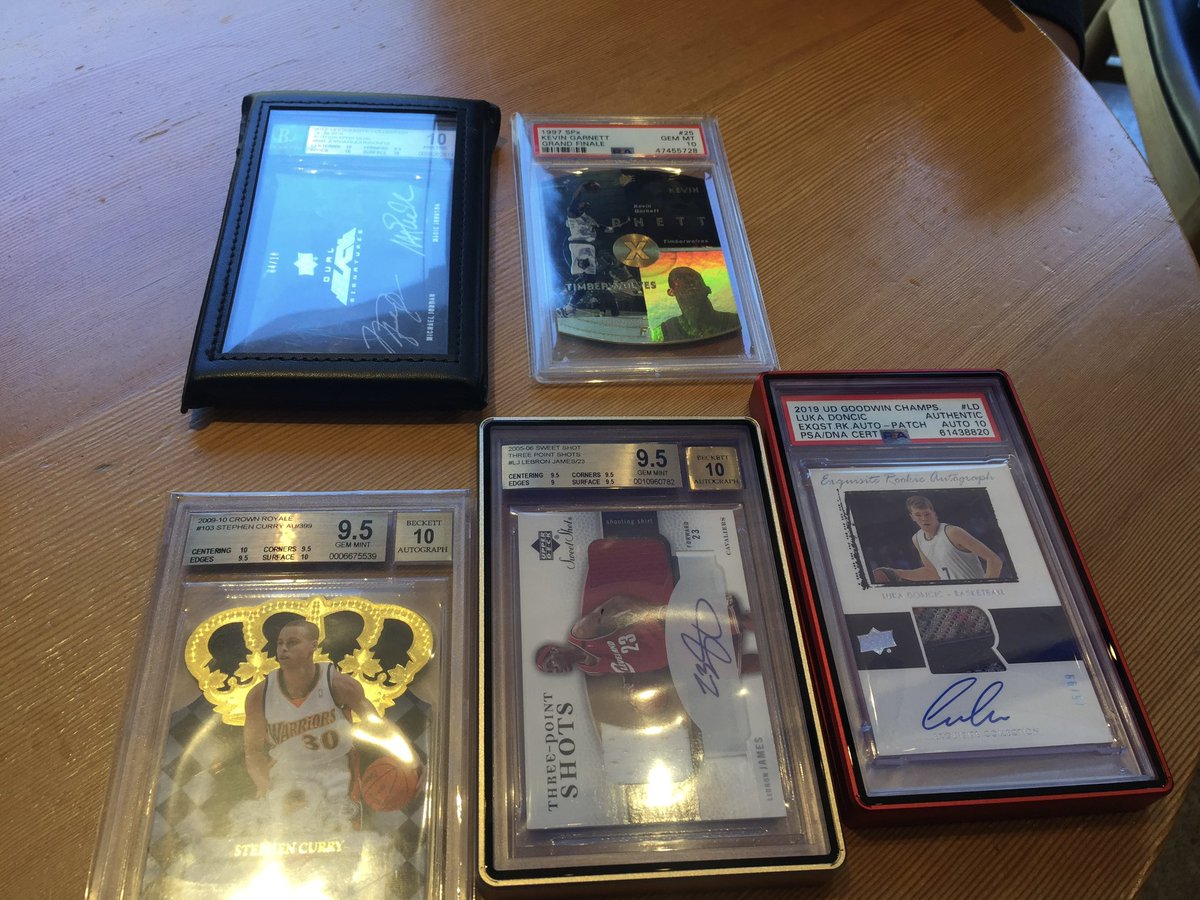 BigShepsCards's tweet photo. 🚨🚨🚨🚨STOLEN CARDS🚨🚨🚨🚨

These cards were stolen from a collector in Sacramento yesterday at the Golden One Center. 

If you see them pop up please let me know so we can get them back to the owner. https://t.co/4mJYZv1wCC