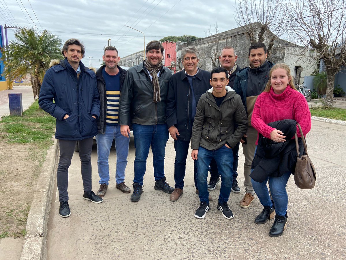 f_cutruneo's tweet photo. Desde @proevolucionsf nos reunimos junto a @vicky_tejeda y @Fabian_Bastia  con referentes de Las Toscas, Villa Ocampo y San Antonio de Obligado, consolidando la construcción política de la Provincia. https://t.co/CnD6CHxJ8T