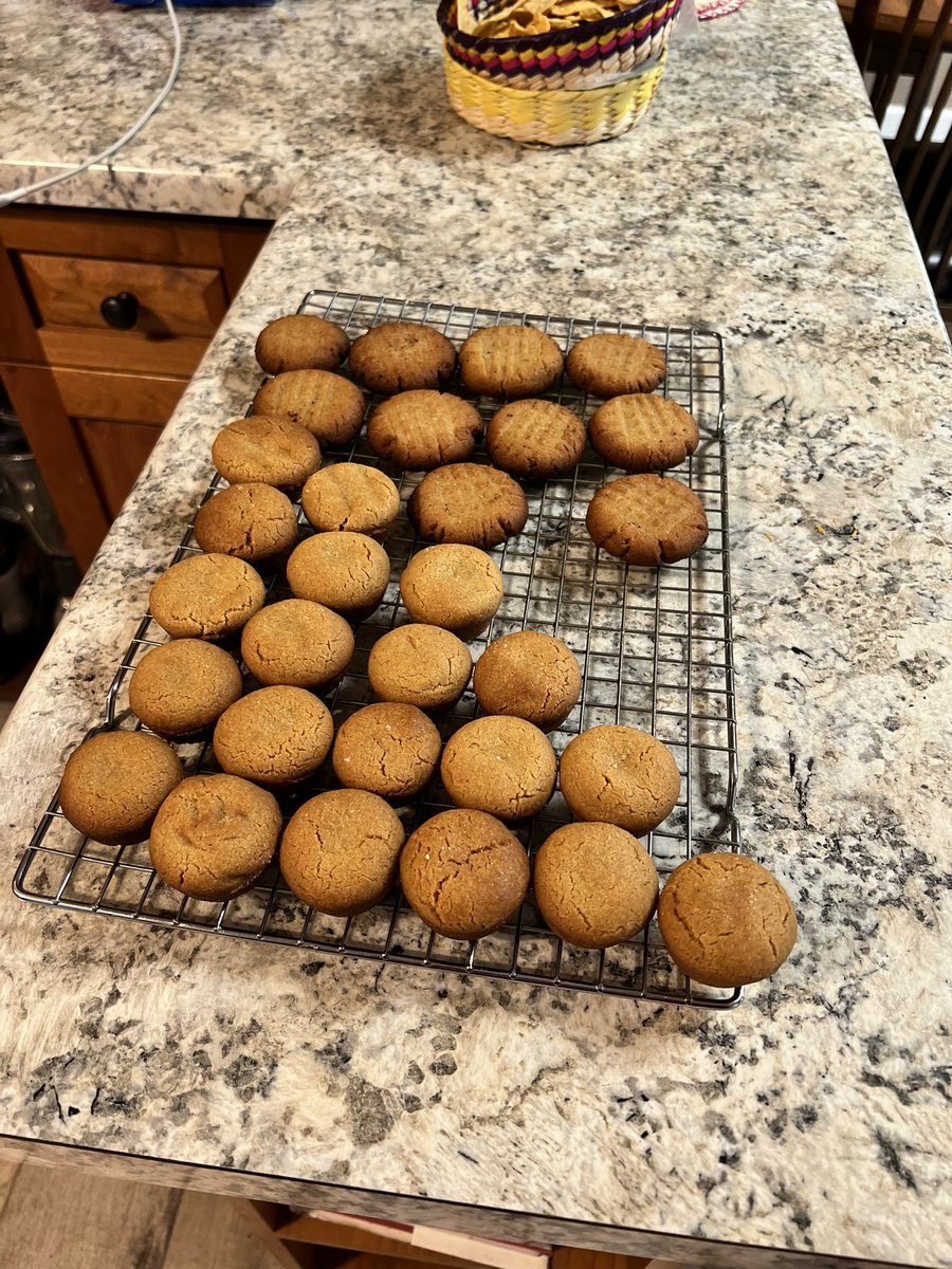 desert_hippy's tweet photo. Just made this first round and my grandpa immediately started acting like he was Tommy Chong😂 https://t.co/2TXEaS3qKu
