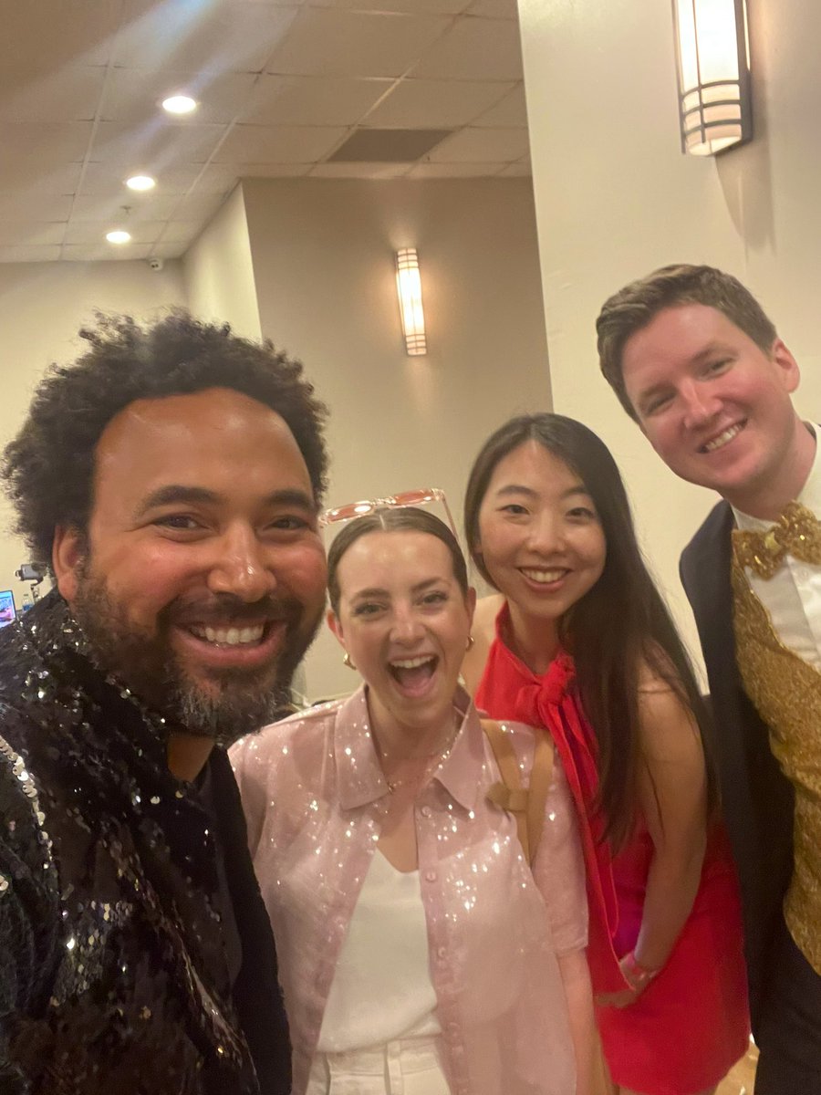 dwcares's tweet photo. The drippy look of the Flipgrid ๐ธ team before the show! Should we call it the #FlipDrip or #FlipFit? Post in the commentsโฆ
@Flipgrid #flipfest! https://t.co/XcXfvSGHpU