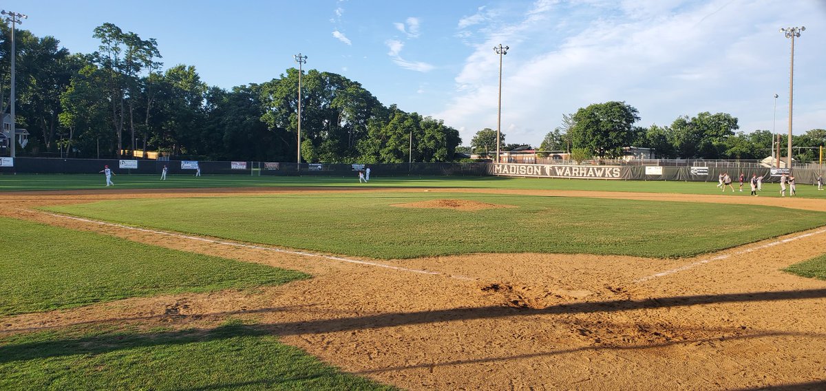 LSBR11's tweet photo. Just like that ... the boys are men. The #NVCL league has some dudes. #BuntCakes top Gators 6-4 at Madison. Sun setting as Yard Dogs take on Rough Riders. https://t.co/56DTbuChjt