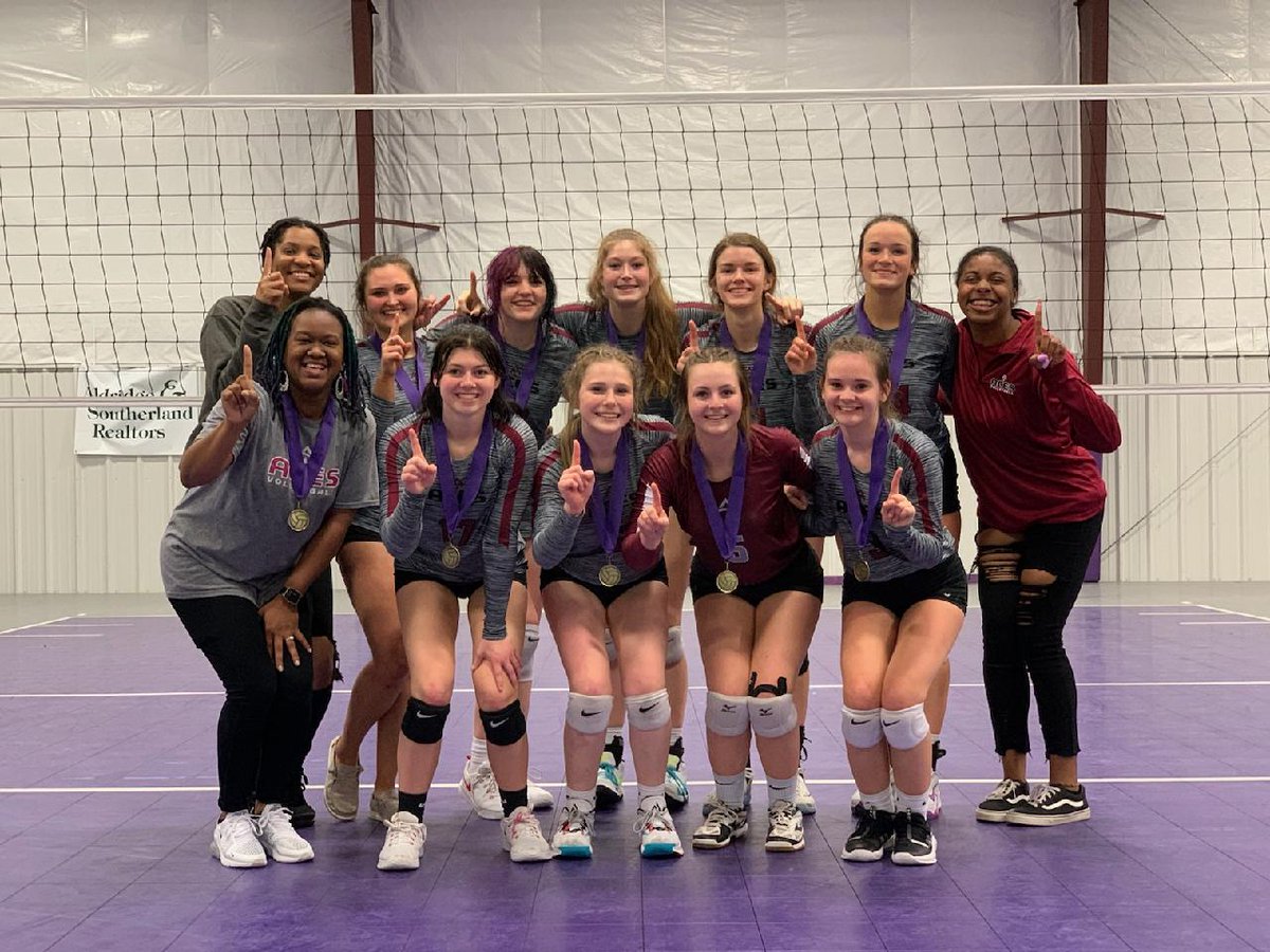 LelaKateBaker's tweet photo. I love our team @AlamanceAces #aavc16uselect https://t.co/ovd28dCxQe