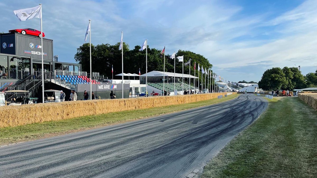 SeanWDWard's tweet photo. Something I never imagined I’d do: commentate at the Festival of Speed. 
Something I’ve just done: commentate at the Festival of Speed. 
What an absolute honour. Feeling very lucky indeed.
#FOS https://t.co/PrGxCeYBH5