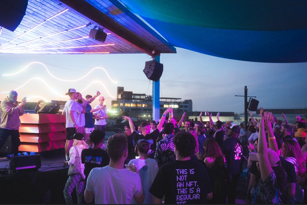 cardmanjones's tweet image. @loserclubreborn murdered NYC. Hands down the coolest group of people in NFTs. Also got this dank shot of me and @ap_pullz + my favorite new @Gotcha_io tee