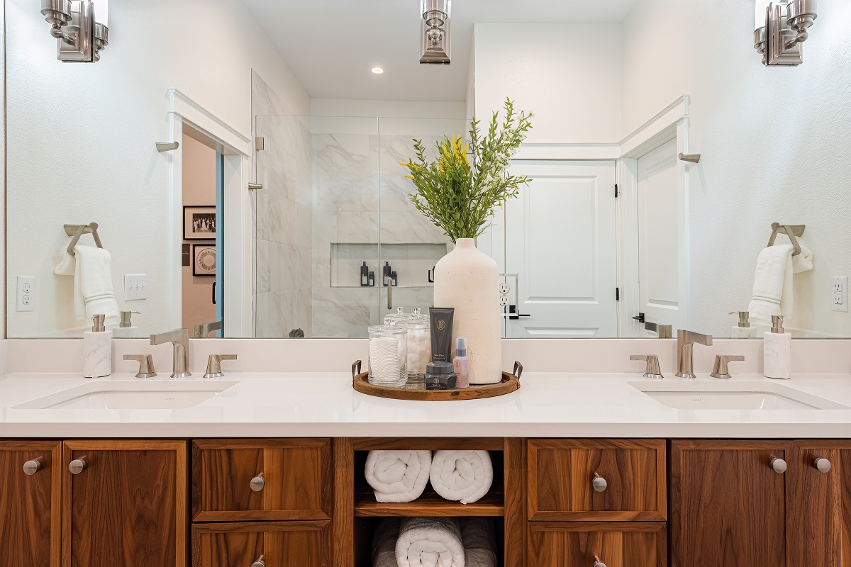 bes_builder's tweet photo. Gorgeous, stunning master bathroom remodel in Mueller.  We are so proud of this remodel!
#bathroom #austinremodel #remodelingdoneright #bathroomremodel #buildwithferguson #fergusonshowrooms #prosourceaustin #cambriasurfaces #muelleratx #muellerneighborhood #vanities #lighting https://t.co/feuRlMDskT