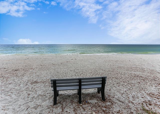 ResortRentalsUS's tweet photo. ☀️ Book your beachy July 4th Getaway today at Sunset Chateau 207! This 1 BR 1 BA condo, features, direct beach access to one of the nicest stretches of beach in Treasure Island. Learn more at: https://t.co/YasNQNqT7F #ResortRentals #TreasureIslandFlorida #July4thHoliday https://t.co/PH6Hkk8rh2