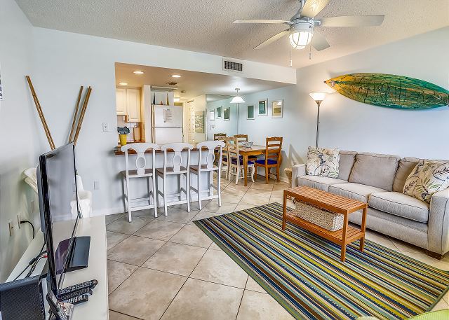 ResortRentalsUS's tweet photo. ☀️ Book your beachy July 4th Getaway today at Sunset Chateau 207! This 1 BR 1 BA condo, features, direct beach access to one of the nicest stretches of beach in Treasure Island. Learn more at: https://t.co/YasNQNqT7F #ResortRentals #TreasureIslandFlorida #July4thHoliday https://t.co/PH6Hkk8rh2