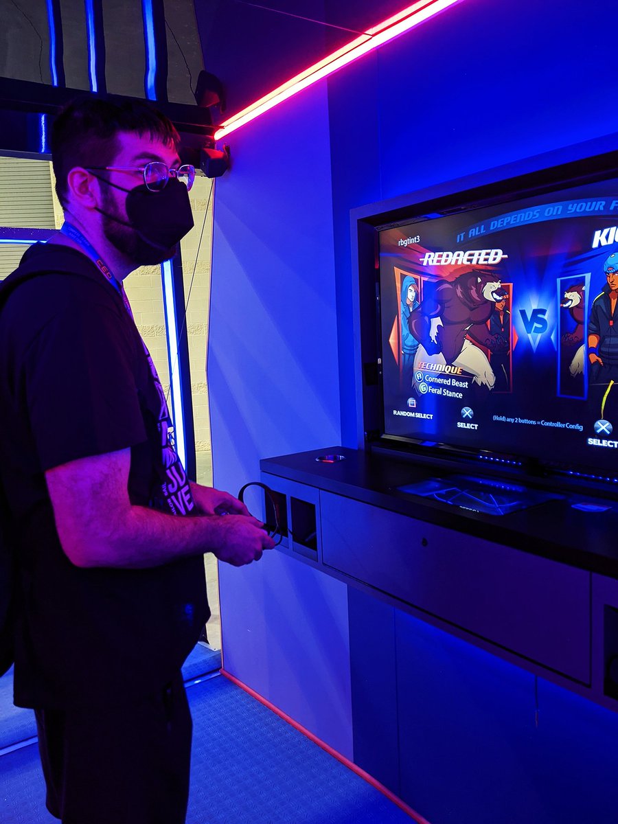 _Legi0n_'s tweet photo. @Argenrost playing on stage for #KoF and #Deffjam. We also had a lot of fun playing Divekick together on the Red bull truck. Hope to see it again next year.🖤 https://t.co/fIjzHqjFuA