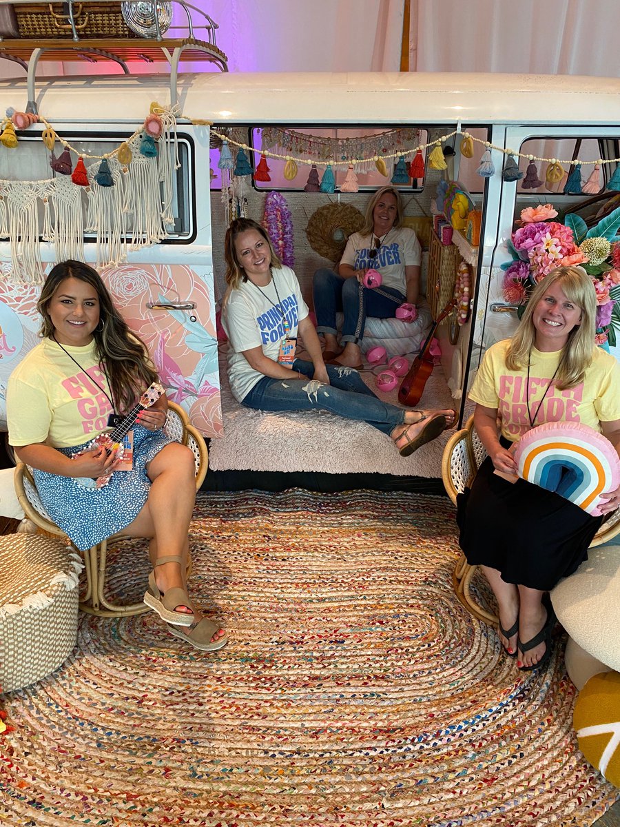 Mrs_LeClerc's tweet photo. ⁦@NarancaMustangs⁩ at ⁦@getyourteachon⁩ ⁦@CajonValleyUSD⁩ https://t.co/3ty3xYHlvi