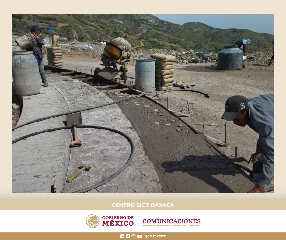 IstmenoEmisor's tweet image. 🏗🧱🛣 El @SICT_Oaxaca continúa con el compromiso del Programa de Pavimentación a Cabeceras Municipales, y San Pedro Taviche es testigo de estos grandes avances que se tienen en los caminos artesanales de #Oaxaca

#ProgramaPrioritario @GobiernoMX @lopezobrador_
